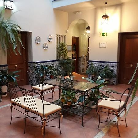 Pension Dona Trinidad Seville Exterior photo