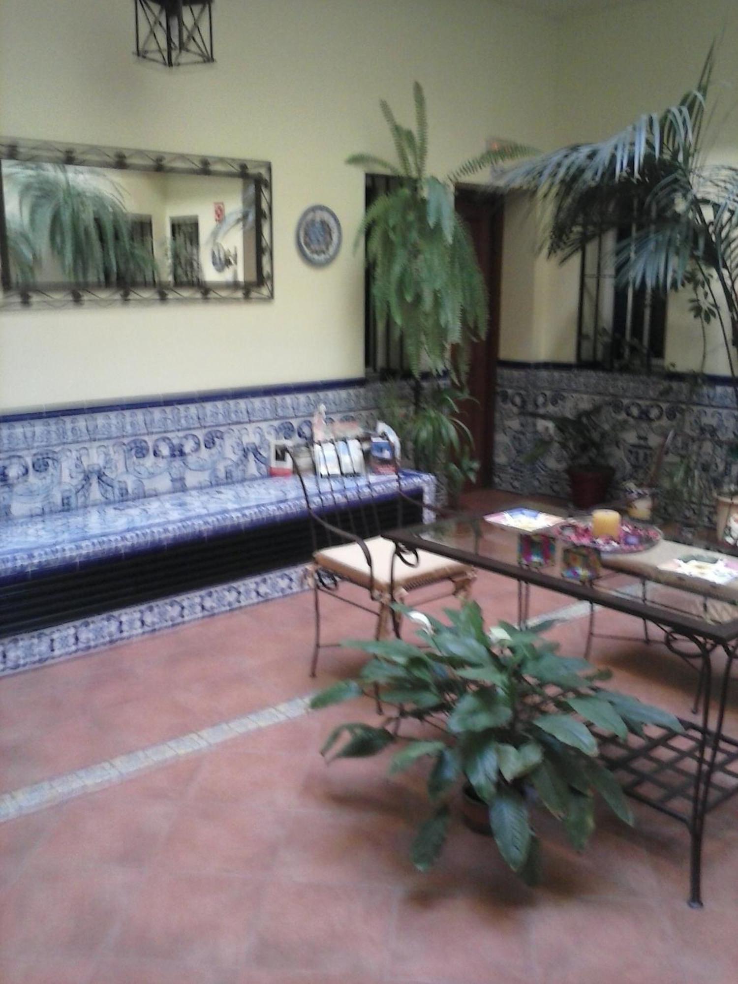 Pension Dona Trinidad Seville Exterior photo