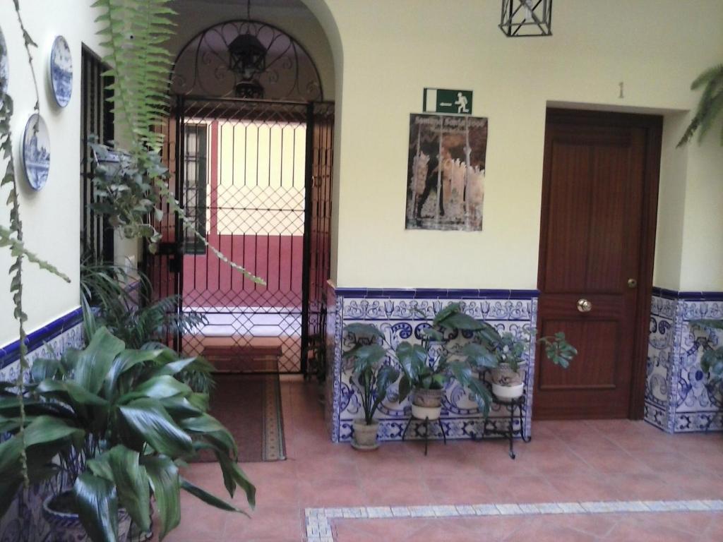 Pension Dona Trinidad Seville Exterior photo