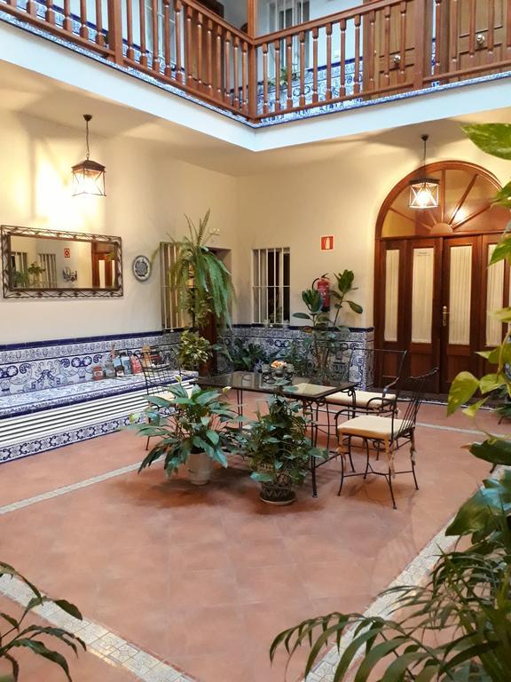 Pension Dona Trinidad Seville Exterior photo