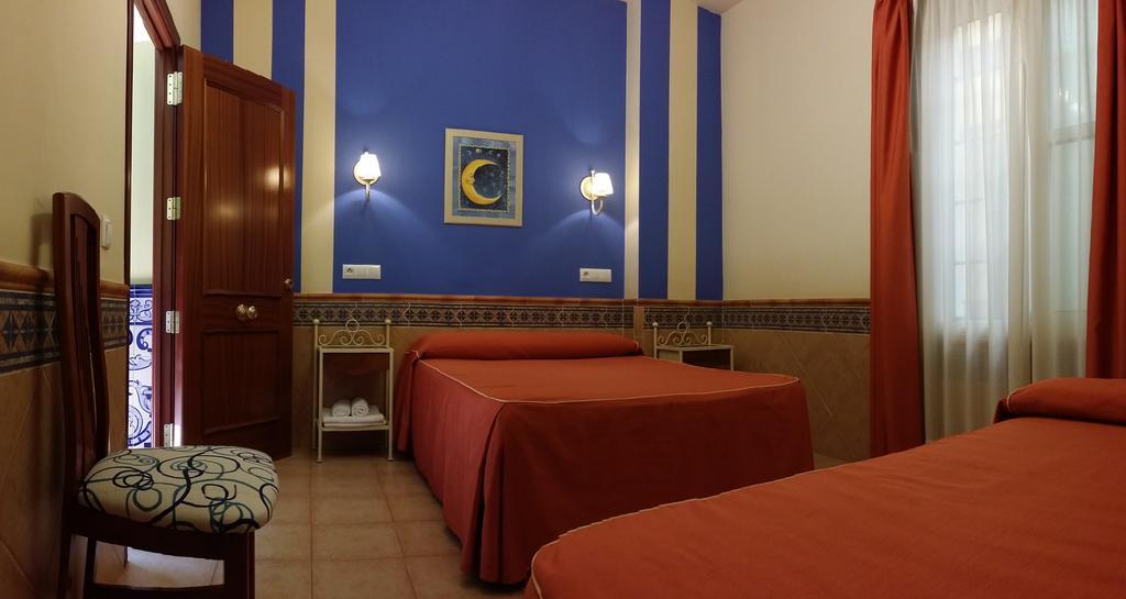 Pension Dona Trinidad Seville Room photo