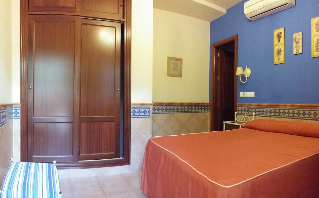 Pension Dona Trinidad Seville Room photo